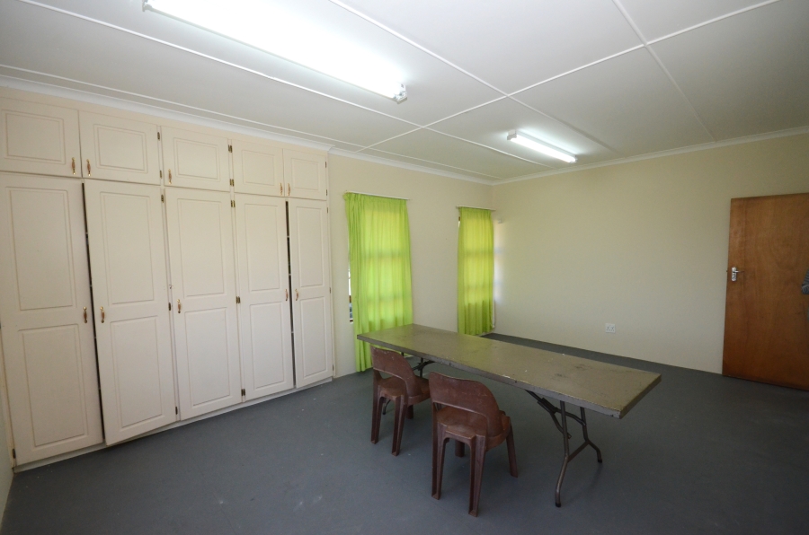 To Let Commercial Property for Rent in Beacon Bay Eastern Cape